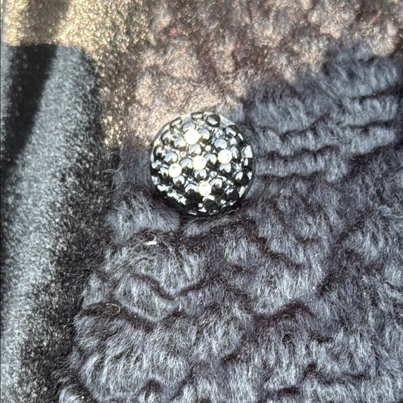 Elegant Black ladies size 6 to 8 curly lamb vintage coat. - Picture 11 of 15